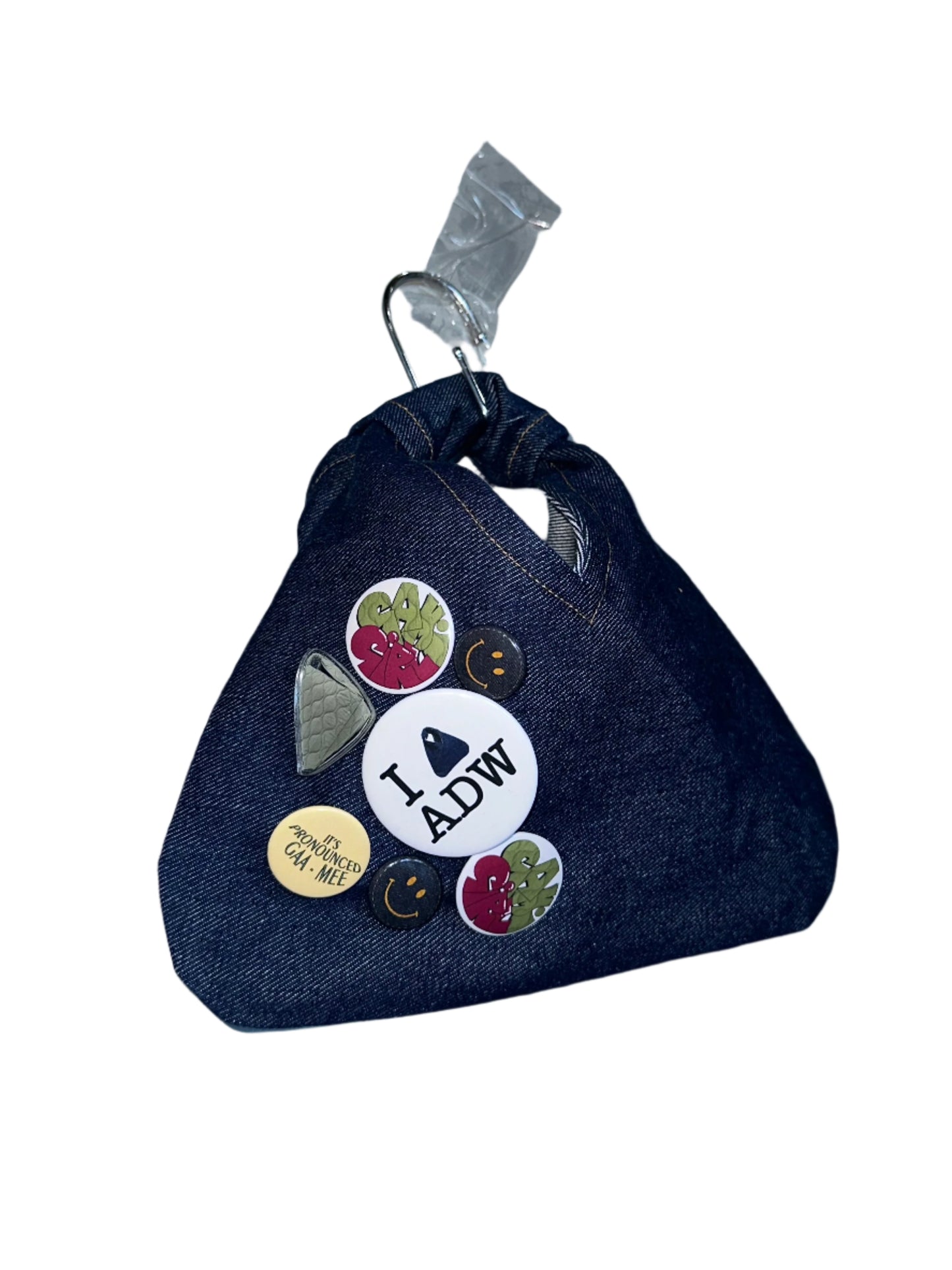 W Button & Pin Pack