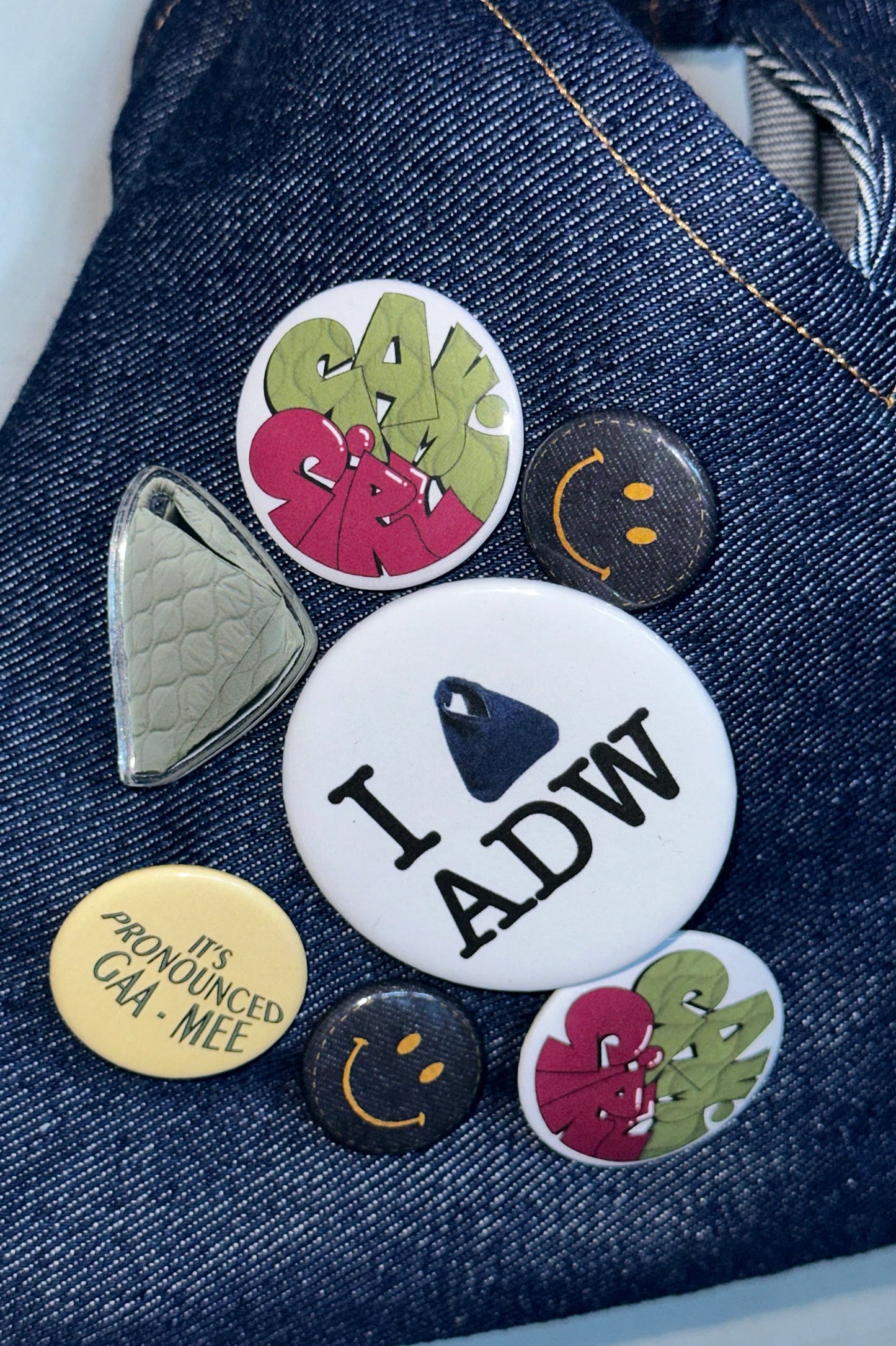 W Button & Pin Pack